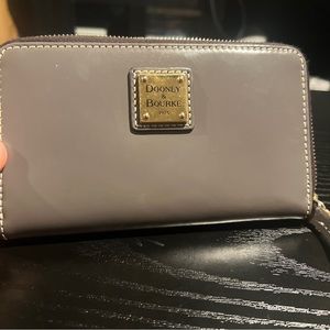 💝Dooney Florentine phone wristlet💝